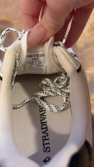 Zapatillas Stradivarius Blancas y Negras