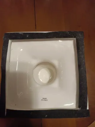 Jarrón de porcelana con diseño floral