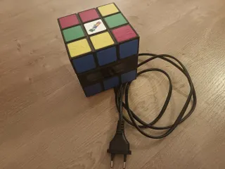 Radio Reloj Despertador Cubo de Rubik