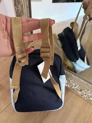 Mochila bebé B verde y camel 2 cremalleras,