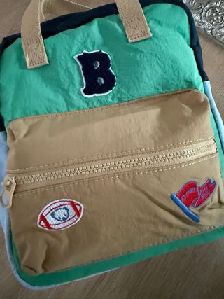 Mochila bebé B verde y camel 2 cremalleras,