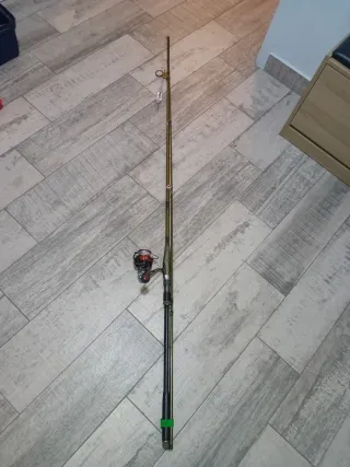 Caña de pescar con carrete