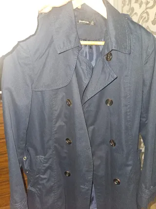 Gabardina Stradivarius azul marino