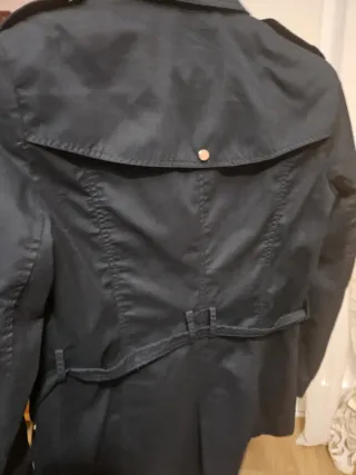Gabardina Stradivarius azul marino