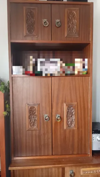 Mueble de salón de madera marrón