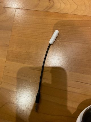 Auriculares blancos con micrófono