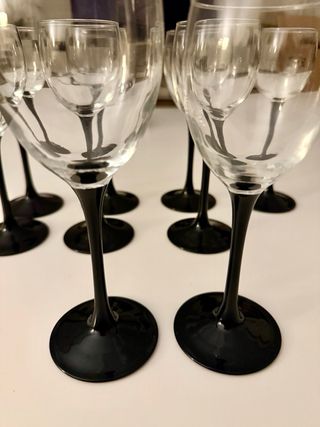 Lote vasos y copas transparentes y negras