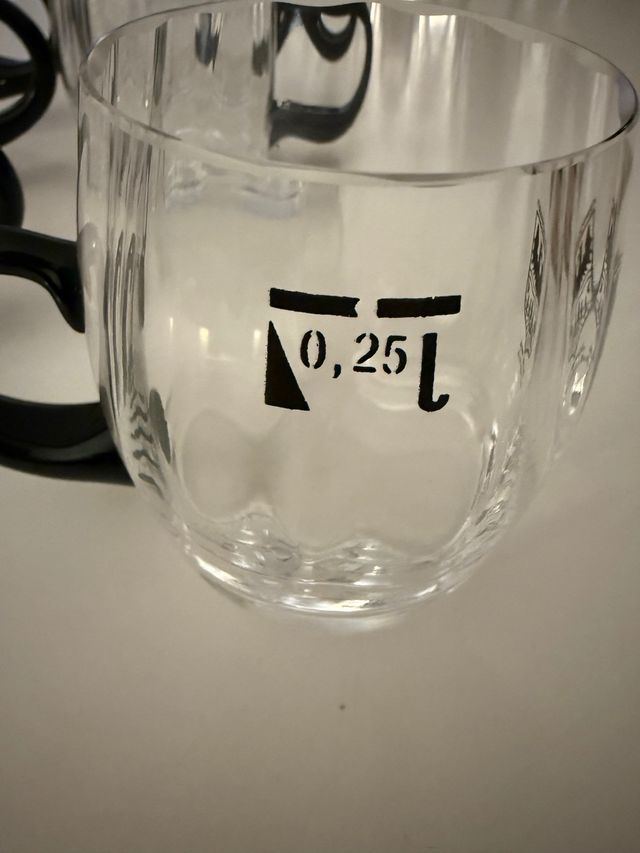 Lote vasos y copas transparentes y negras