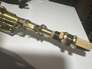 Saxofón Soprano Dorado