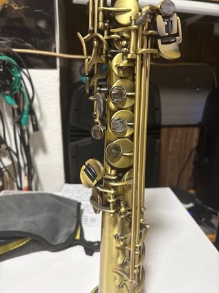 Saxofón Soprano Dorado