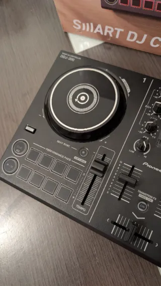 Controladora DJ Pioneer DDJ-200