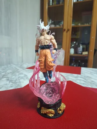 Figura Dragon Ball Goku Ultra Instinto
