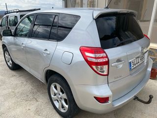 Toyota RAV4 2011