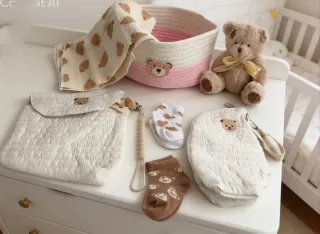 Cesta y accesorios bebé oso