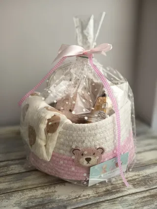 Cesta y accesorios bebé oso