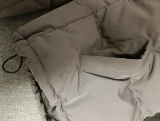 Chaqueta acolchada corta bicolor