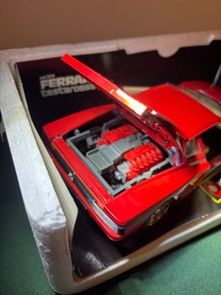 Ferrari Testarossa 1984 Bburago 1:18 Rossa