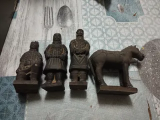 Guerreros de terracota y caballo