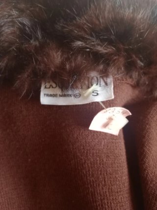Chaqueta marrón con cuello botones pelo suave