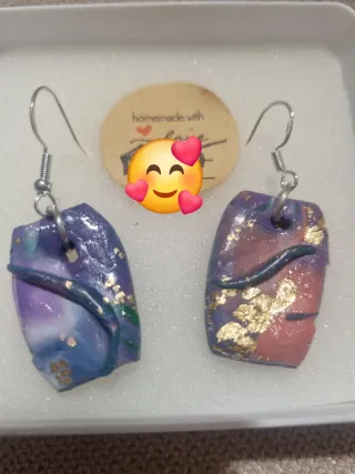 Pendientes artesanales morados y rosas