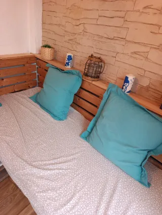 Sofá palés esquinero con respaldo. Todo incluido