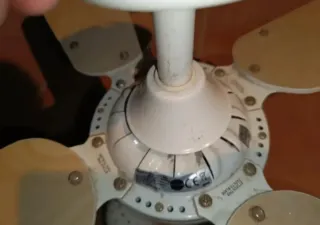 Ventilador de techo blanco