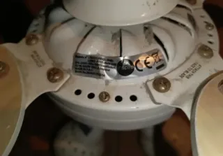 Ventilador de techo blanco