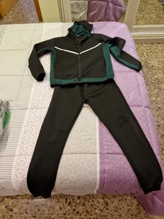 Chándal niño Talla 15/16 Negro y Verde