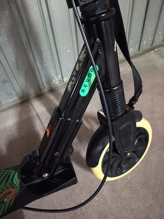 Patinete Revoe plegable con freno