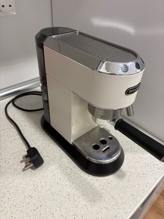 Cafetera De'Longhi Dedica Blanca