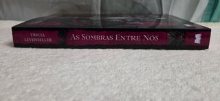 As Sombras entre Nós de Tricia Levenseller