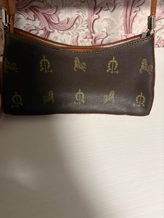 Bolso de mano marrón y beige con estampado