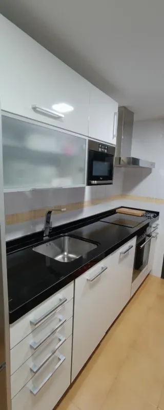 Cocina xey con encimera de granito