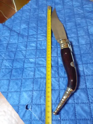 Navaja multiusos de madera y metal