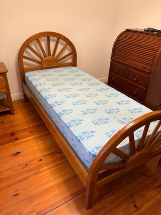 Cama individual de madera + mesilla