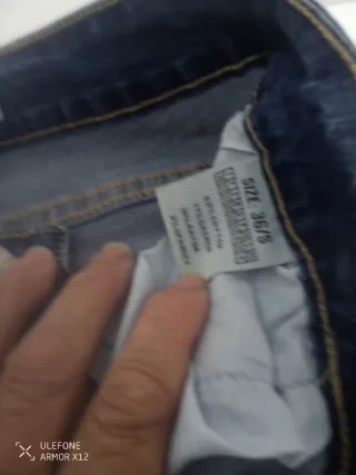Pantalones vaqueros desgastados azules