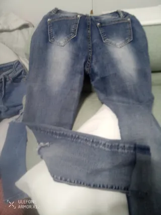 Pantalones vaqueros desgastados azules