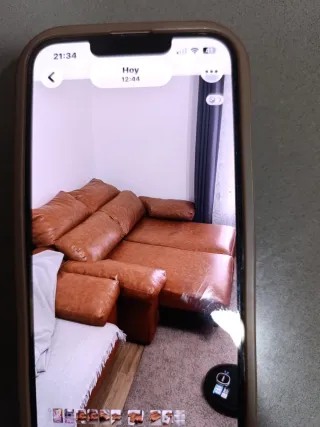 Sofá de piel marrón