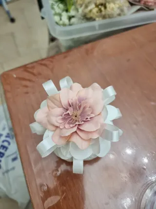 Composizioni floreali con nastri