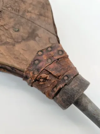 Fuelle antiguo chimenea madera y cuero