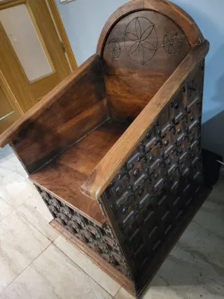 ÚLTIMAS SEMANAS. Butaca baúl estilo castellano