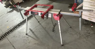 Mesa de ingletadora FERM MULTY con tres enchufes y