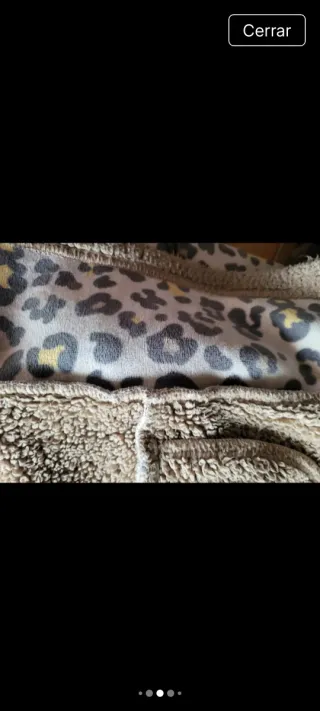 Chaqueta con estampado de leopardo y forro polar
