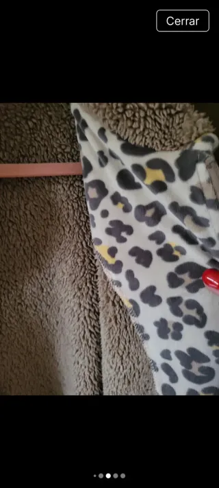 Chaqueta con estampado de leopardo y forro polar