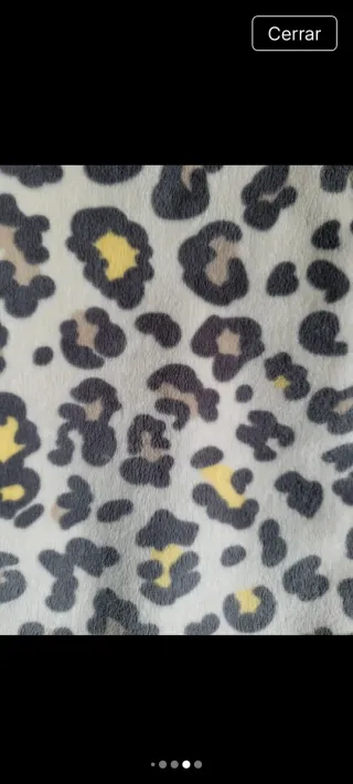 Chaqueta con estampado de leopardo y forro polar