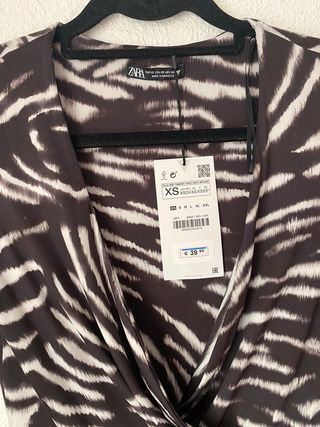 Vestido Zara estampado cebra manga larga