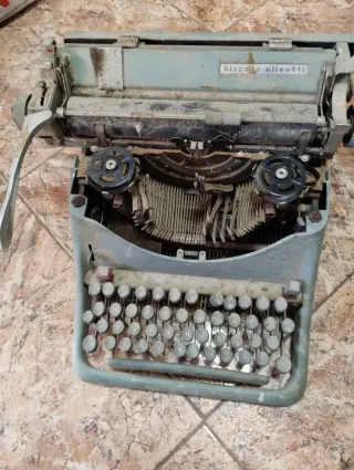 2 Máquinas de escribir Hispano Olivetti