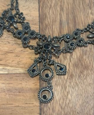 Collar Zara con piedras negras