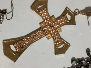 Orecchini pendenti croce e strass