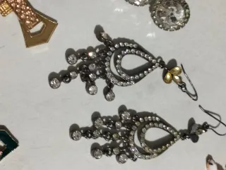 Orecchini pendenti croce e strass